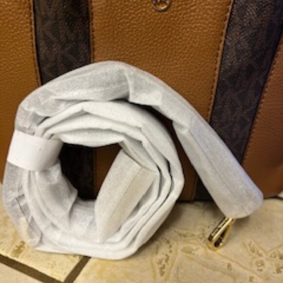 MIchael Kors handbag - Picture 6 of 7